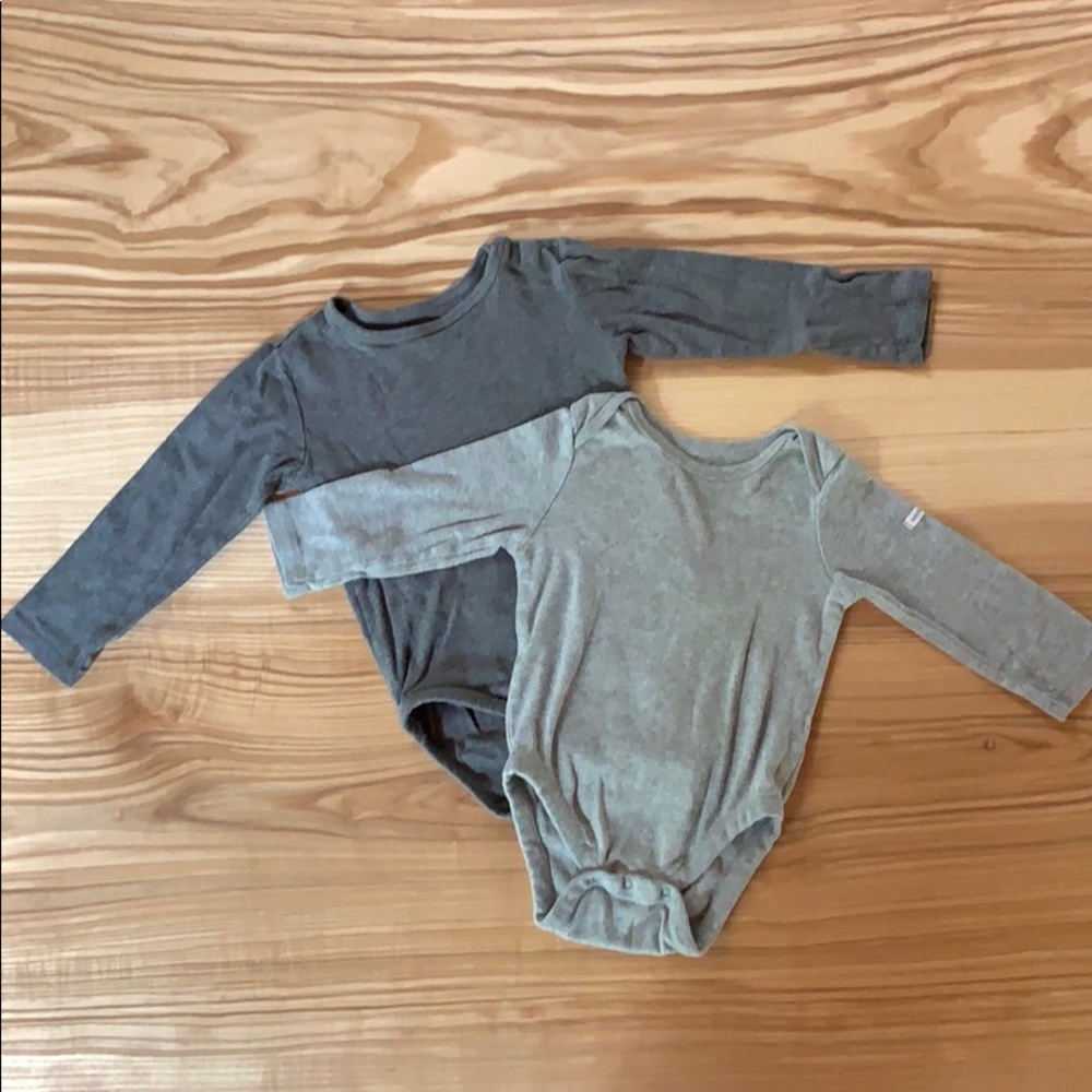 Set of 2 Long Sleeve Gray Unisex Onesies / Bodysuits Gap + H&M